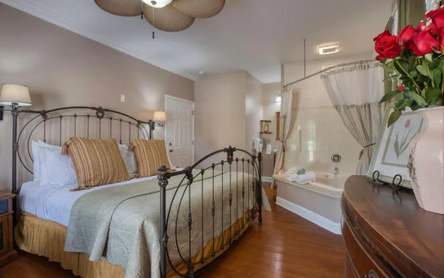 Victorian House Bed & Breakfast
