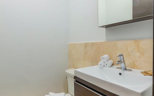 Beautiful 1BR Condo w Large Balcony in Palm Beach