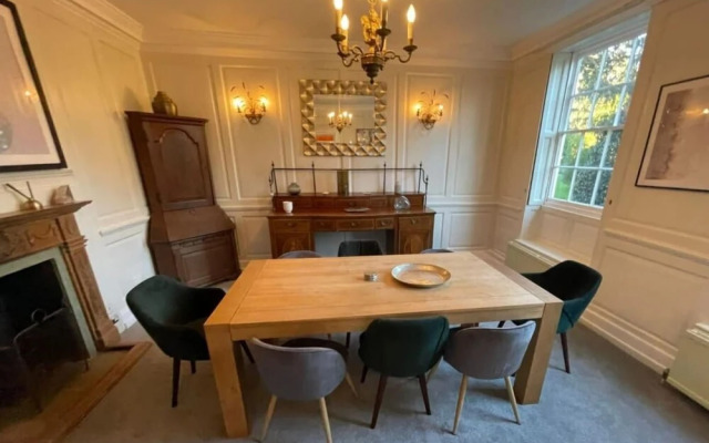 The Royal Retreat -elegant 7bdr With Garden