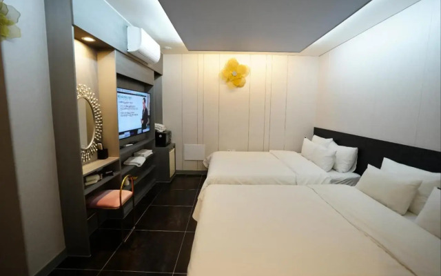 Y Hotel