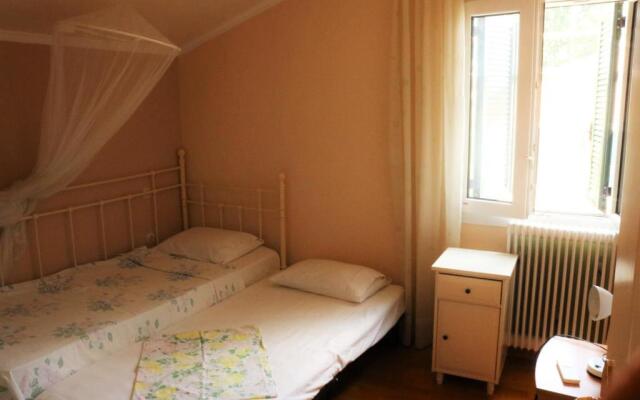 Mon Repos Two Floor Apartment