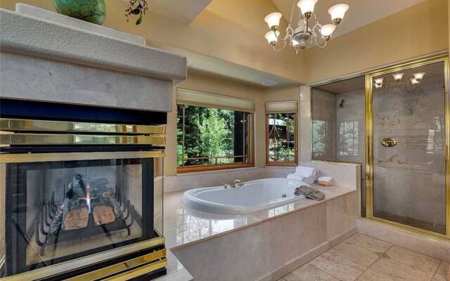 Tahoe Crestview Lodge - 5 Br Home
