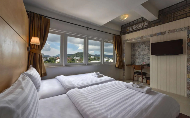 Hotel October