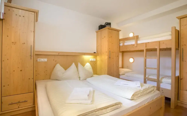 Luxurious Chalet With Sauna in Konigsleiten