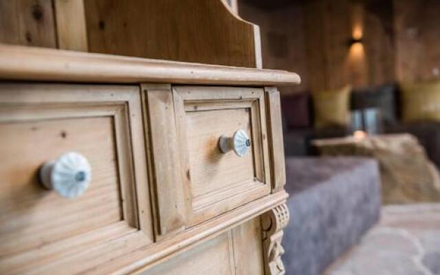 Presulis Hideaway Apartments & Restaurant