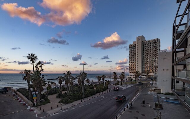 Panoramic Ocean View 1 min From the Sea