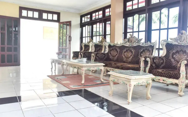 RedDoorz Plus @ Tirta Kencana Hotel