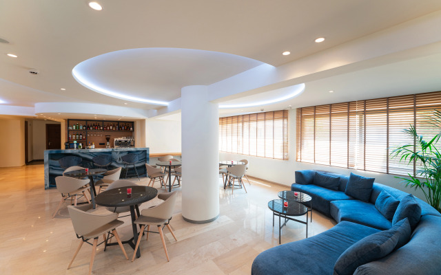 Amphitryon City Hotel