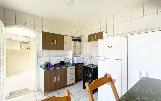 Maravilhoso sobrado com piscina e cascata