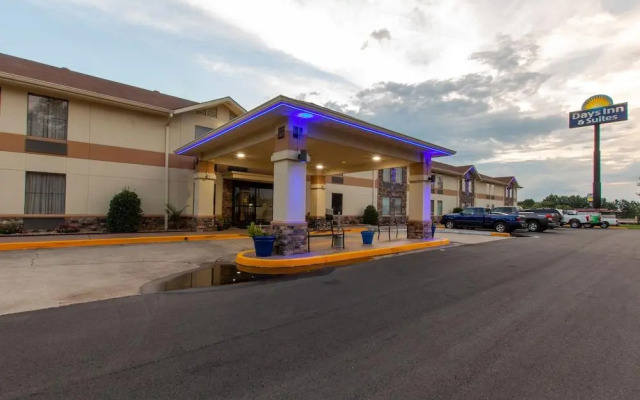 Days Inn & Suites By Wyndham Commerce