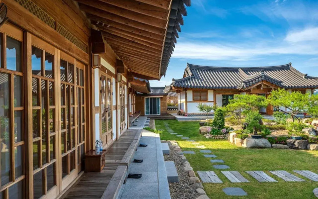 Gyeongju Wadamjung Hanok Pension