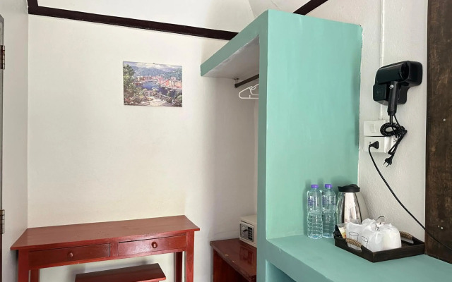 Lanta L.D. Beach Bungalows