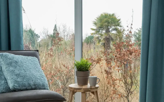 Cozy Chalet in Vrouwenpolder With Garden