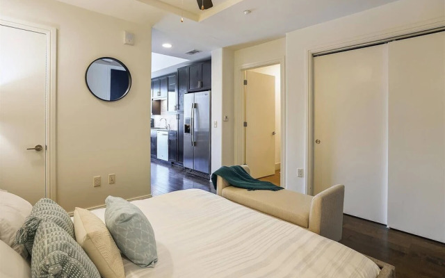 Austin Grand Studio Apartment