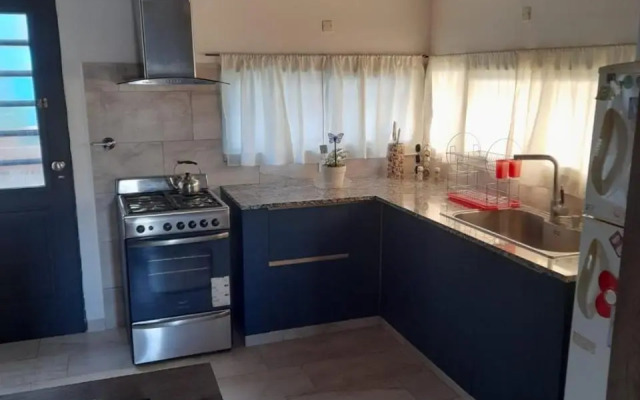 Hermosa casa con patio, parrilla y garage cerrado