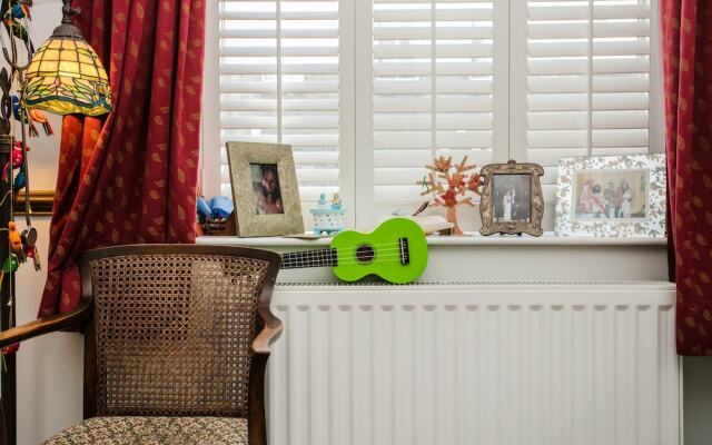 3 Bedroom Apartment Sleeps 6 in Dalston