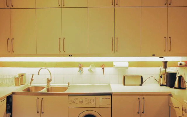 Beautiful, Artistic, Heirloom Apartment