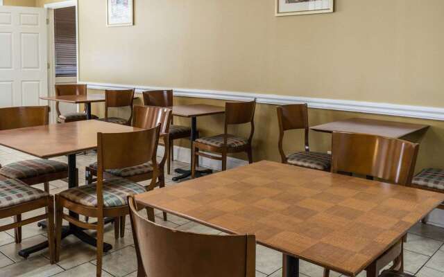 Rodeway Inn Colonial Heights I-95