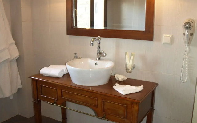 Porto Mani Suites