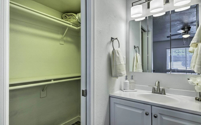 Downtown Gilbert Condo w/ Screened Porch!