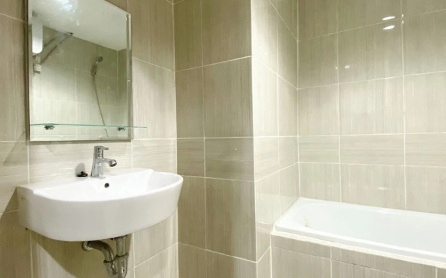 Homey And Minimalist 1Br Vasanta Innopark Apartment