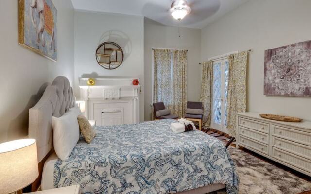 Comfortable Escape 2BR Historic Downtown