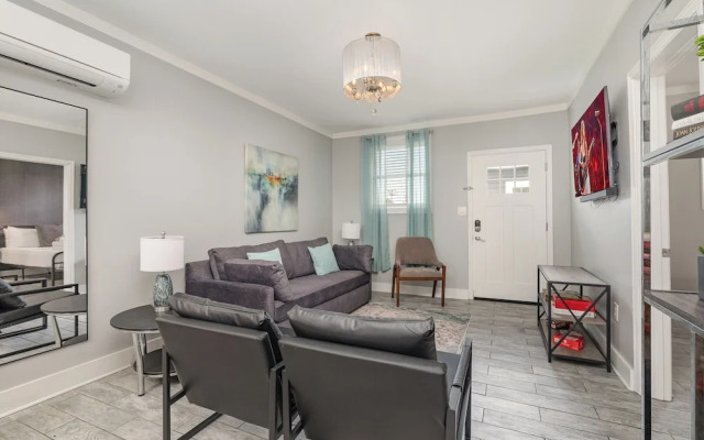 Lucent Pearl - Private Patio - Near Broadway