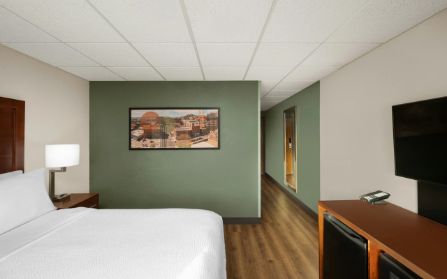Garner Hotel Butte by IHG