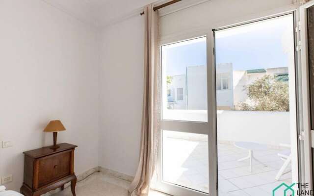 Safran II Apt de Charme Avec Terrasse la Marsa
