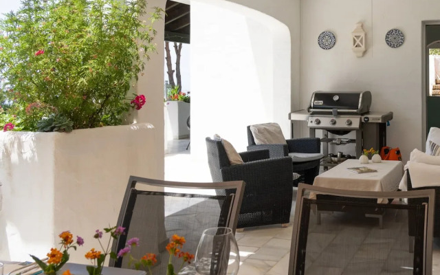 Ojen Retreat With Pool