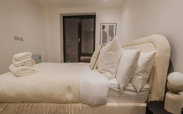 Bianco Suite 2BR With City Views