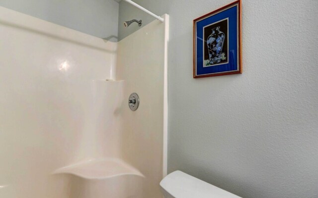 Chic Bentonville Home w/ Patio & Fire Pit!