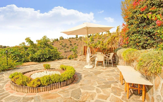 Serene Holiday Home in Sayalonga With Private Pool