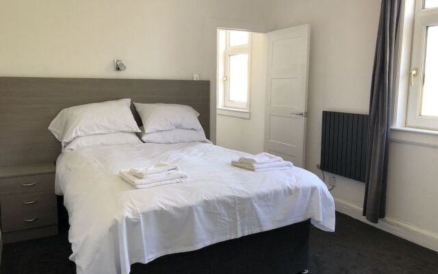 Glasgow Airport Holiday Home