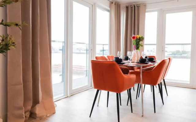 Stunning Riverside Apartment