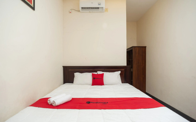 RedDoorz Plus near Universitas Indonesia