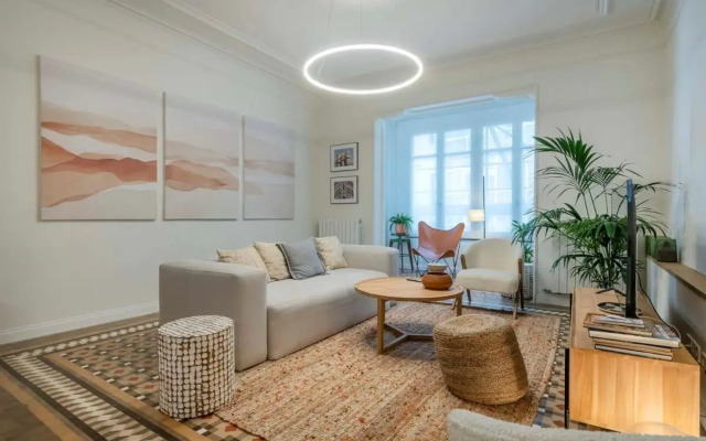 Amazing 5 bedrooms 5 bathrooms by Plaza Catalunya