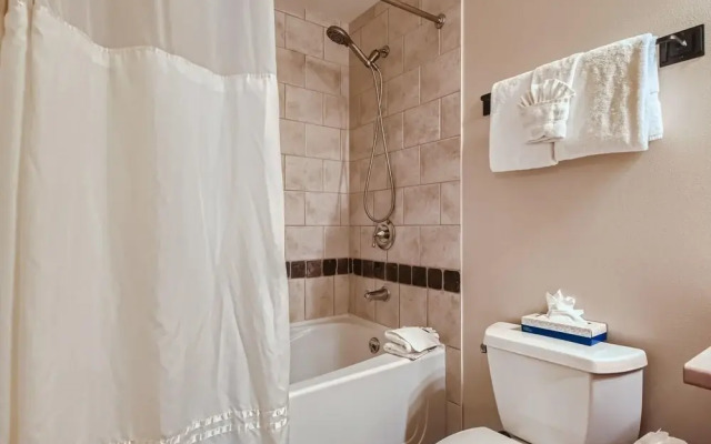 Passage Point 623b 1 Bedroom Condo by RedAwning