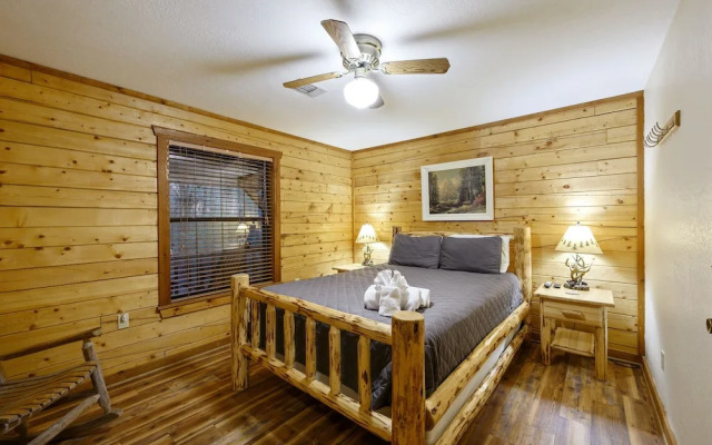 Lacey Dogwood Family Cabin With Free Wifi and Private BBQ by Redawning
