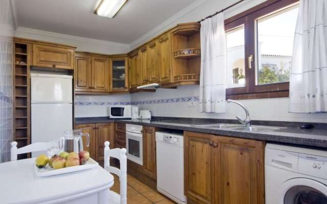 Villa - 4 Bedrooms with Pool, WiFi and Sea views - 105045