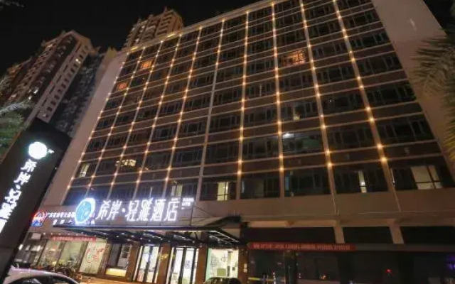 Xana Lite Hotel (Zhanjiang Haibin Dadao Jiangnan Shijia)
