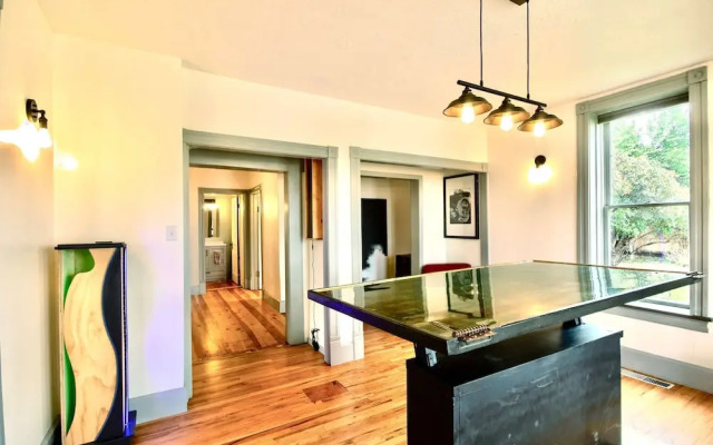 Franklin Fab Gallery House