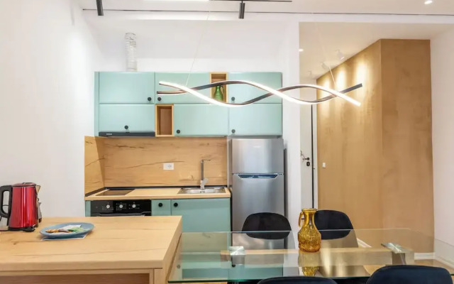 Tirent Apartment-Modern 1-Bedroom Stay Near Liqeni i Thatë