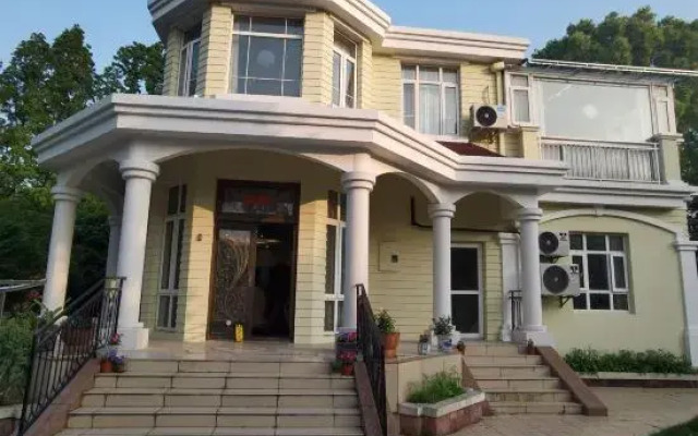 Qeejun Homestay Villa