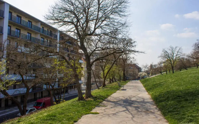 ONSITE Free Garage Parking, 10min Centre by Bus