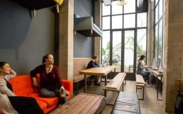 Black Swan Hostel Sevilla