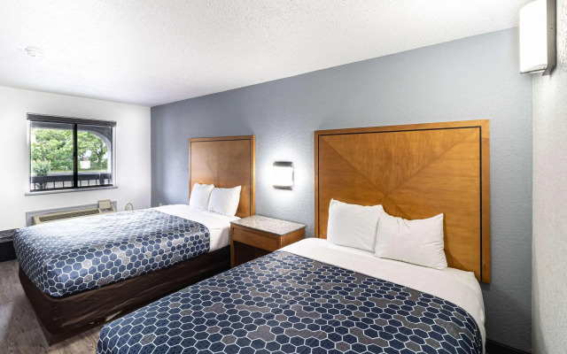 Rodeway Inn At Fort Lee