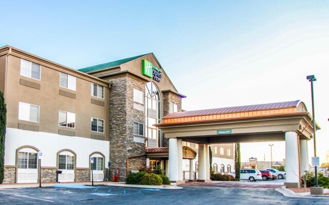 Holiday Inn Express Carlsbad, an IHG Hotel