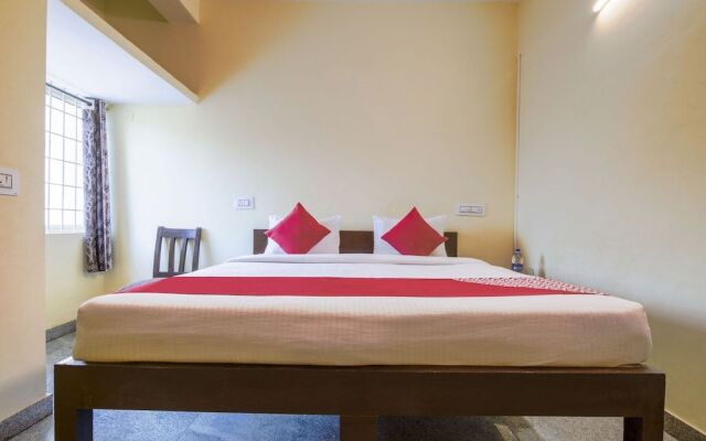 OYO 17136 Hotel Chinmayee Inn