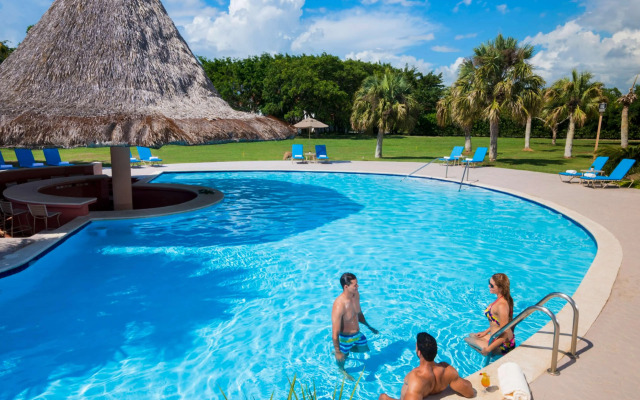 Hodelpa Garden Suites Golf & Convention Center